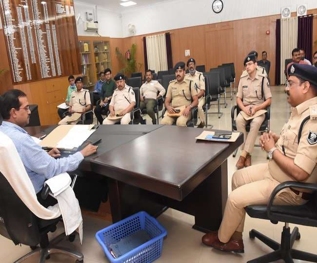 Muzaffarpur illegal Mining: खनन टास्क फोर्स समिति की बैठक में DM ने पूछा- एक भी गिरफ्तारी क्यों नहीं?