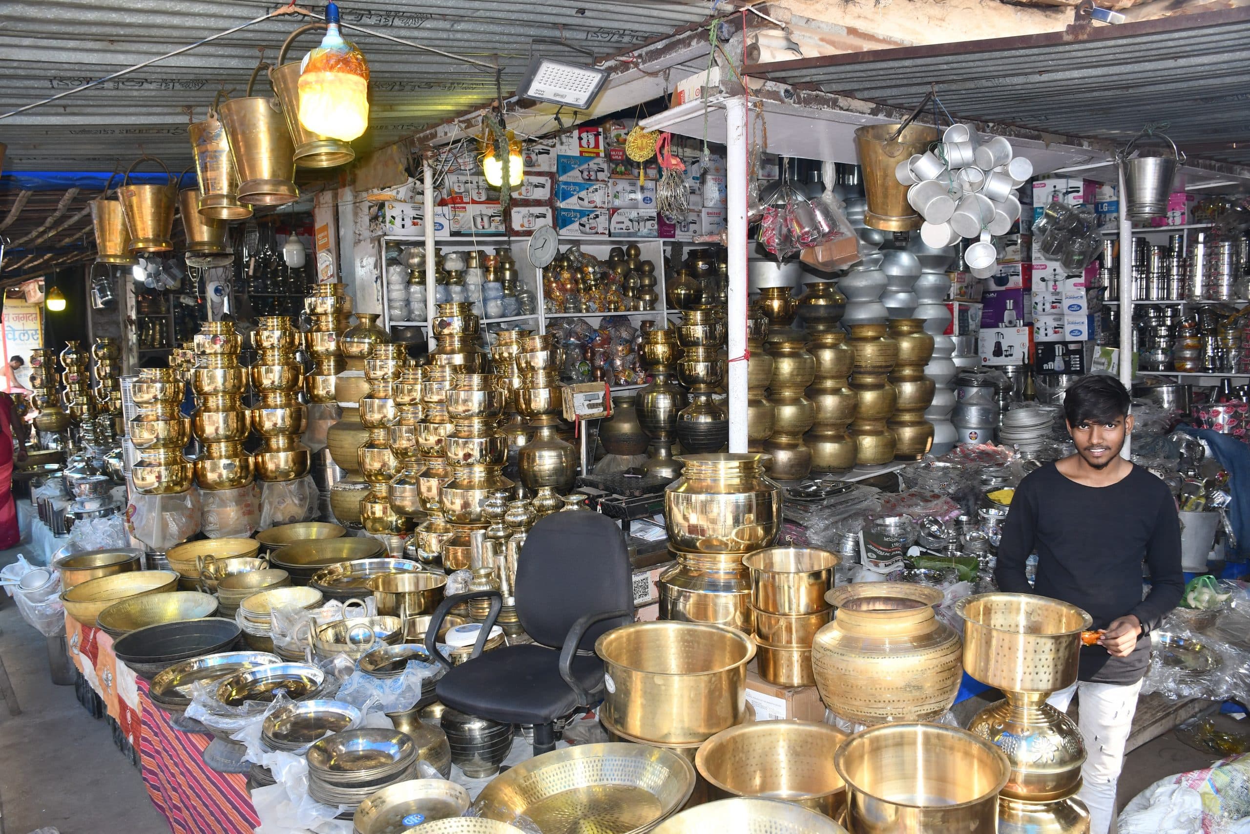 बोकारो : धनतेरस के लिए सज गया बर्तनों का बाजार, अच्छे कारोबार होने की उम्मीद