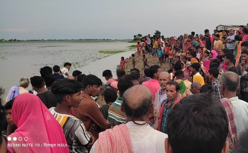 बिहारः कमला नदी में भीषण नाव हादसा, पांच की मौत, दो महिलाओं और तीन बच्चों के शव निकाले  गए, अन्य की तलाश जारी