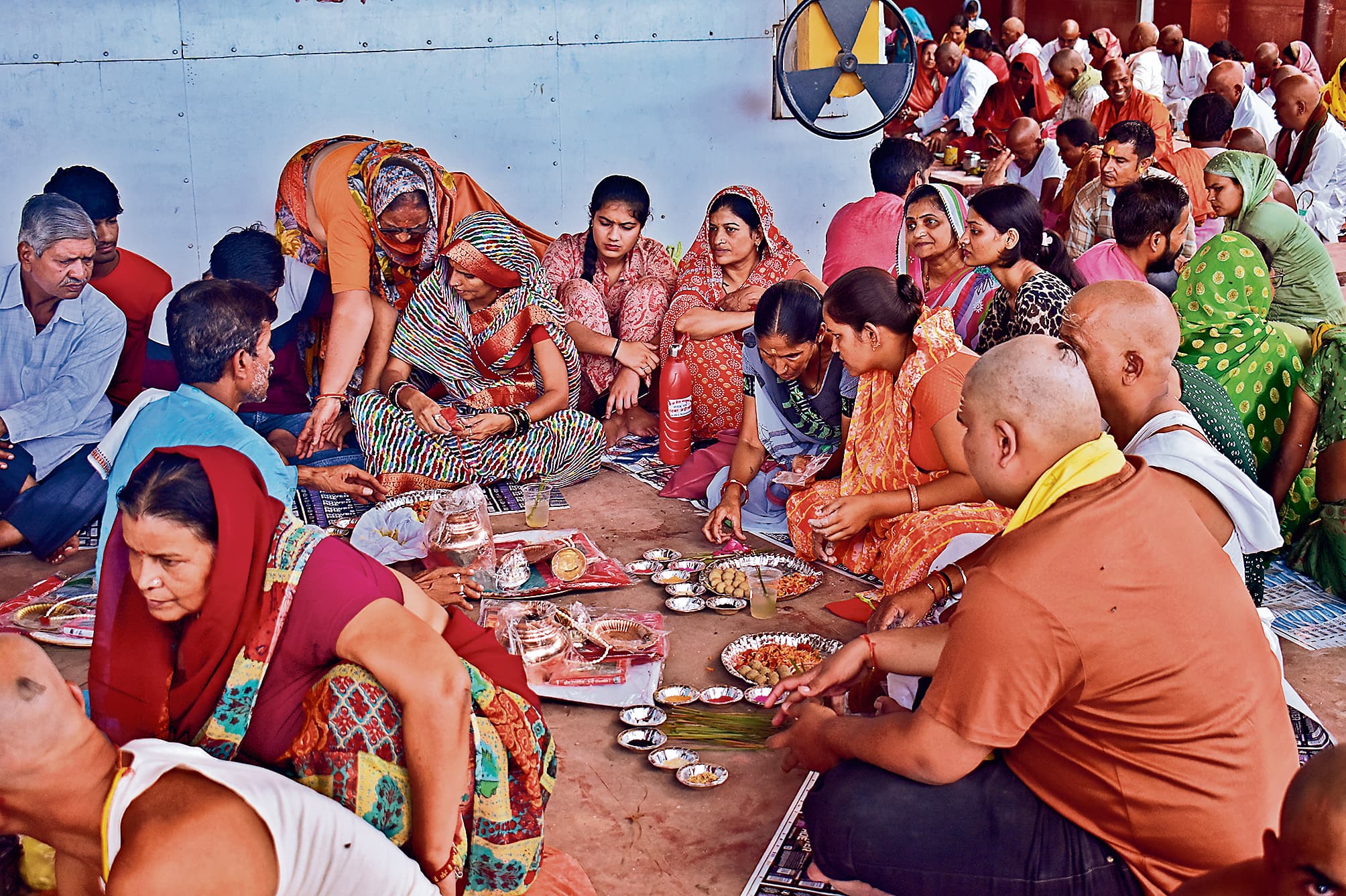 गया के विभिन्न वेदी स्थलों पर हजारों लोगों ने पूर्वजों के लिए किया तर्पण व पिंडदान, देखें तस्वीरें