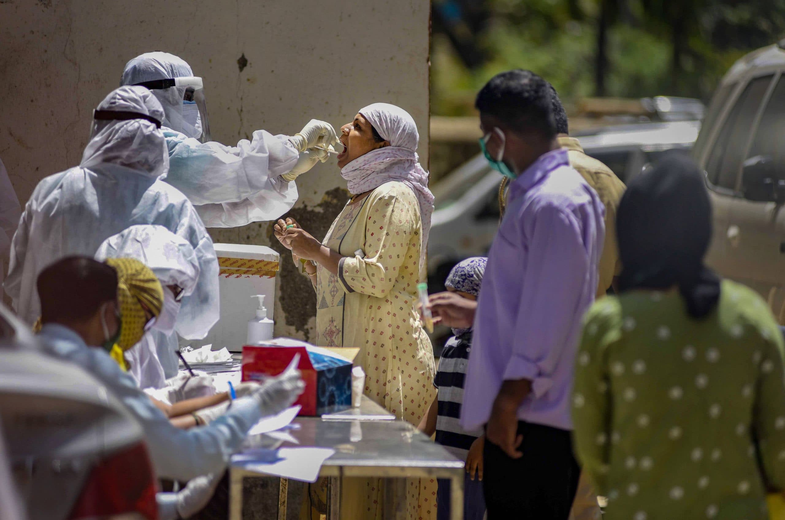 Coronavirus Pandemic : भारत में तेजी से बढ़ रहा है कोरोना का संक्रमण, अब तक 124 की मौत, 4789 लोग संक्रमित