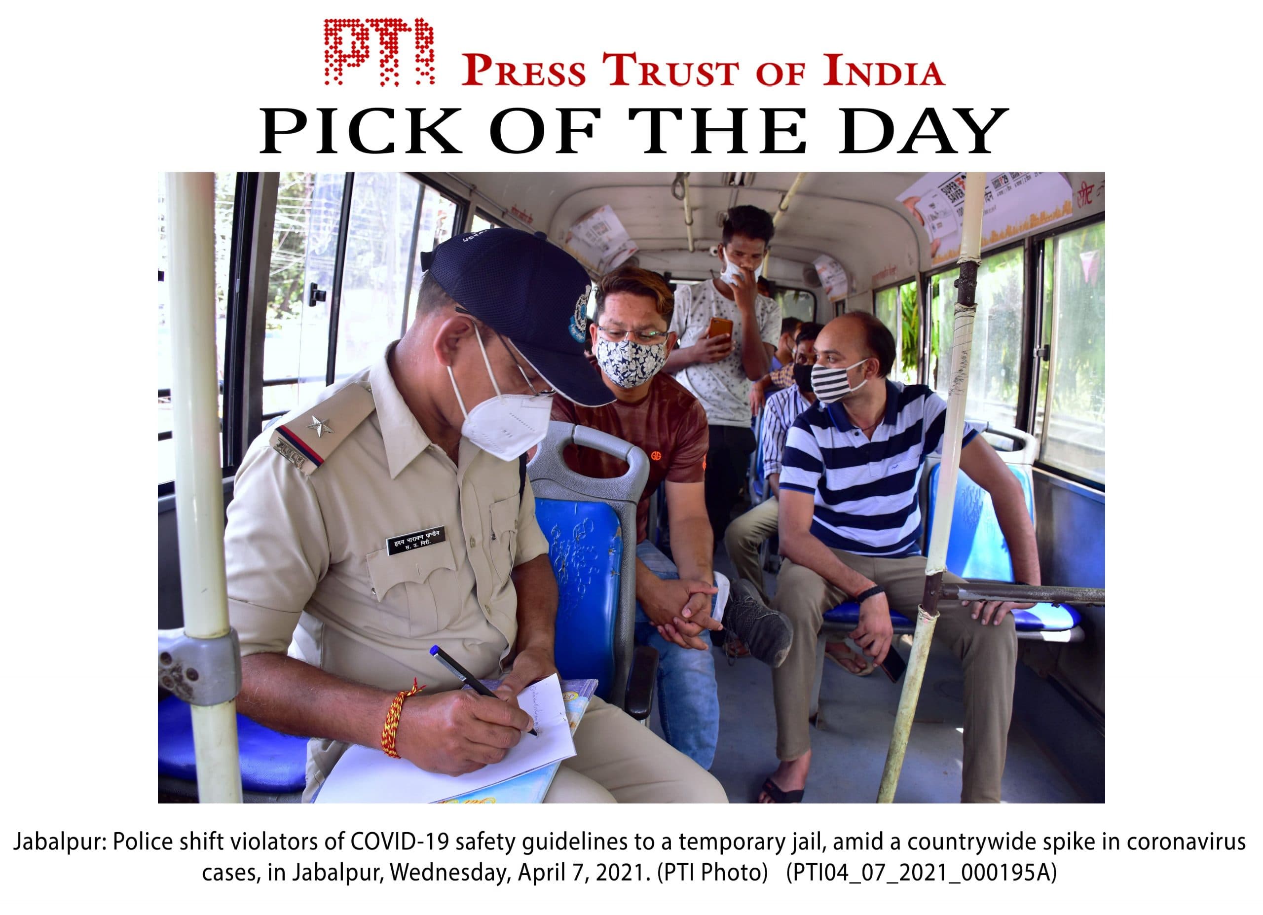 कोरोना की दूसरी लहर की चपेट में मध्यम वर्ग, अस्पतालों में नहीं मिल रही जगह, वैक्सीनेशन पर जोर