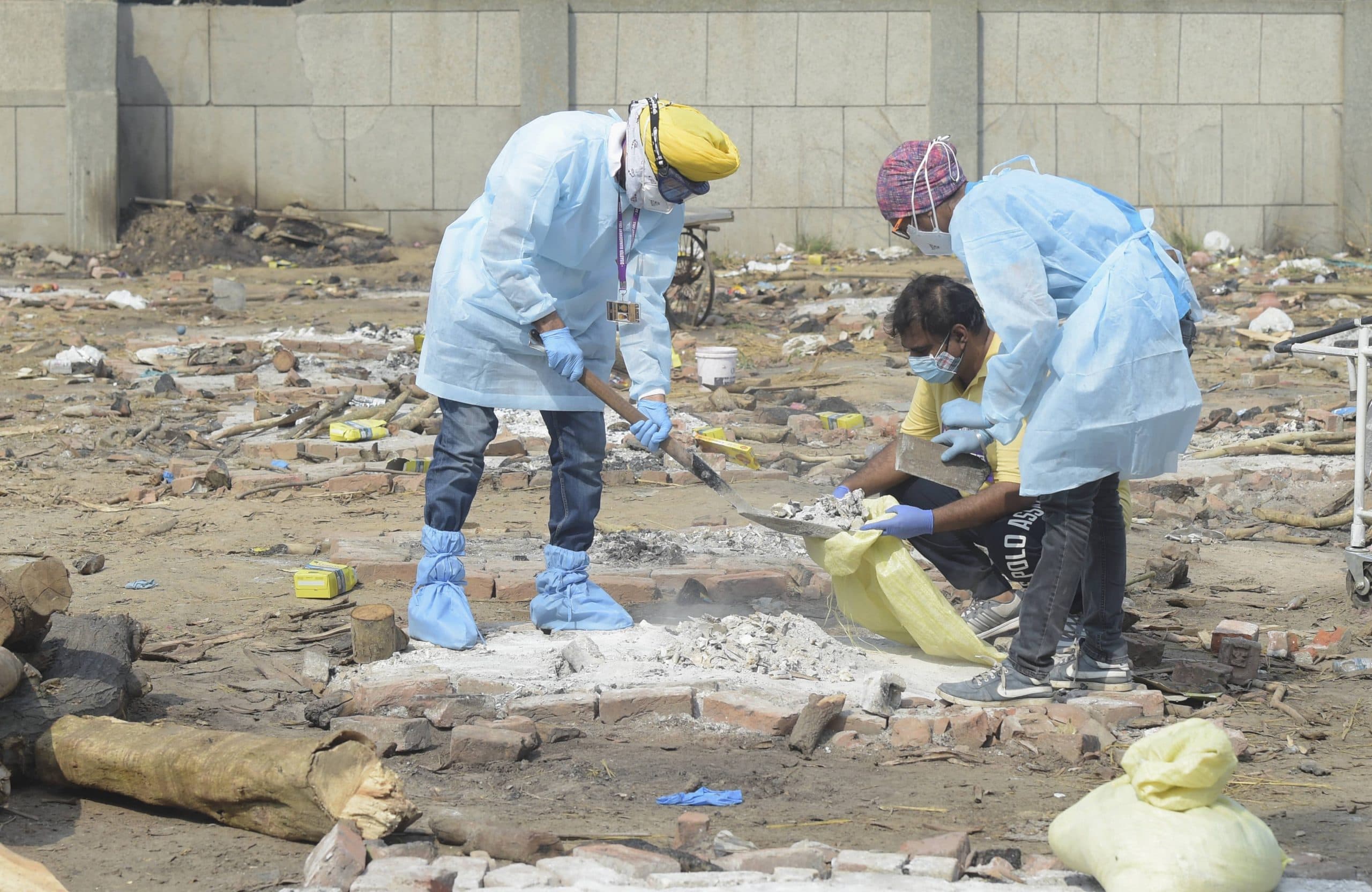 कब्रिस्तानों में जगह नहीं क्षमता 25 की दफन हो रहे सौ, कोरोना से हो रही मौत बनी चुनौती