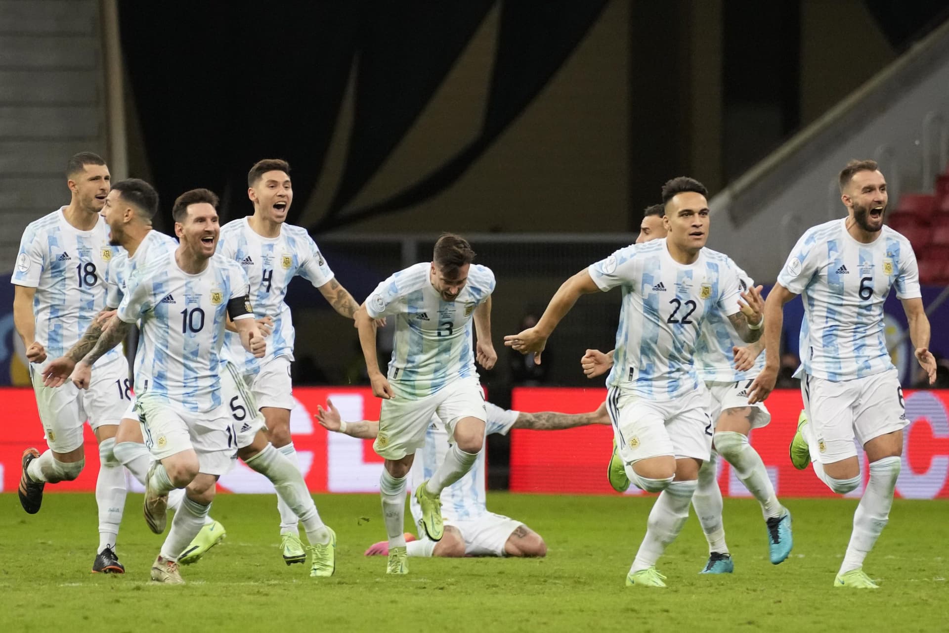 Copa America 2021 ब्राजील को मिली हार तो भारत में भिड़ गये पिता-पुत्र, वीडियो देख छूट जाएगी आपकी हंसी