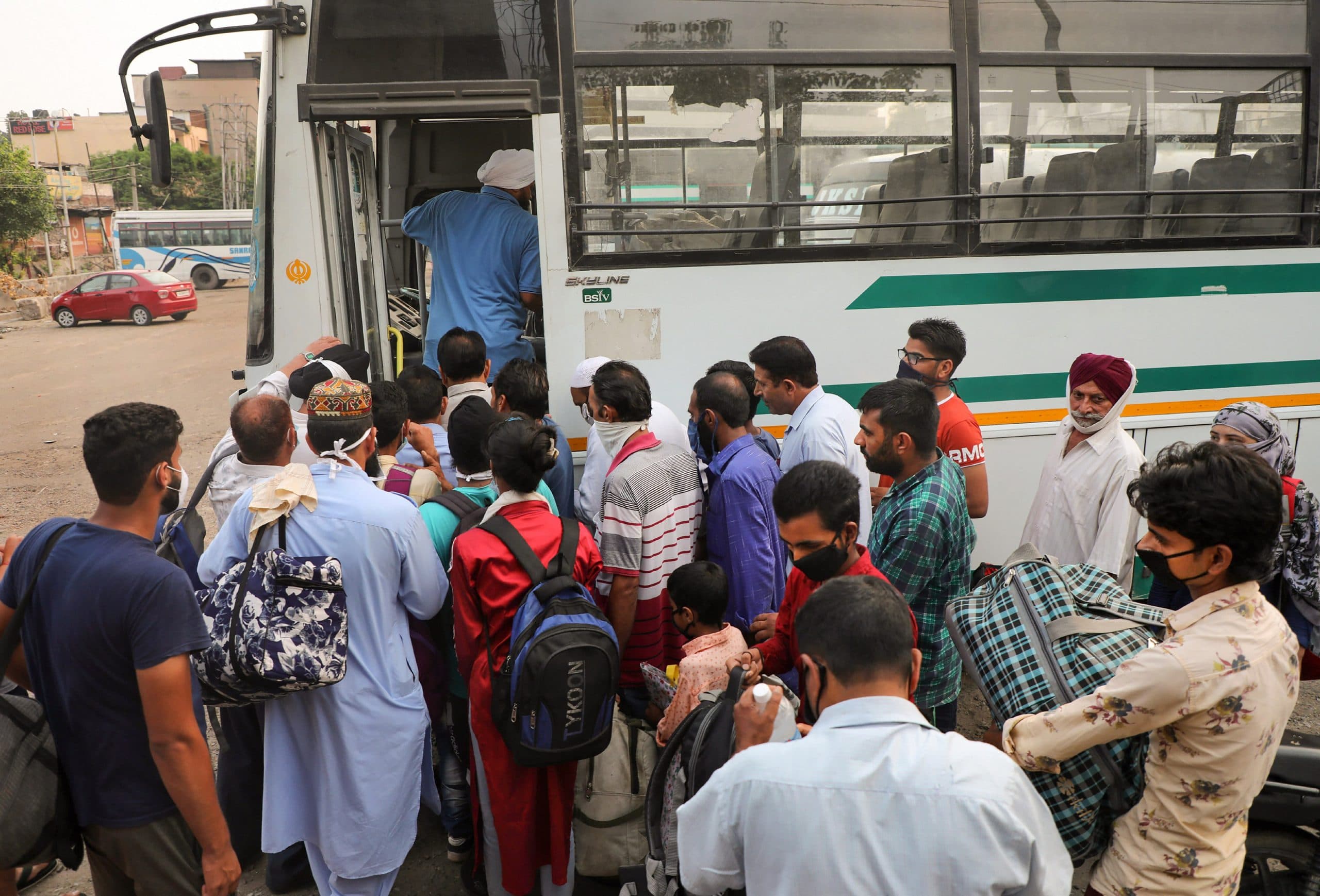 Bihar Election 2020 : चुनावी मौसम में तेज है पलायन की हवा, घट सकता है मतदान का प्रतिशत