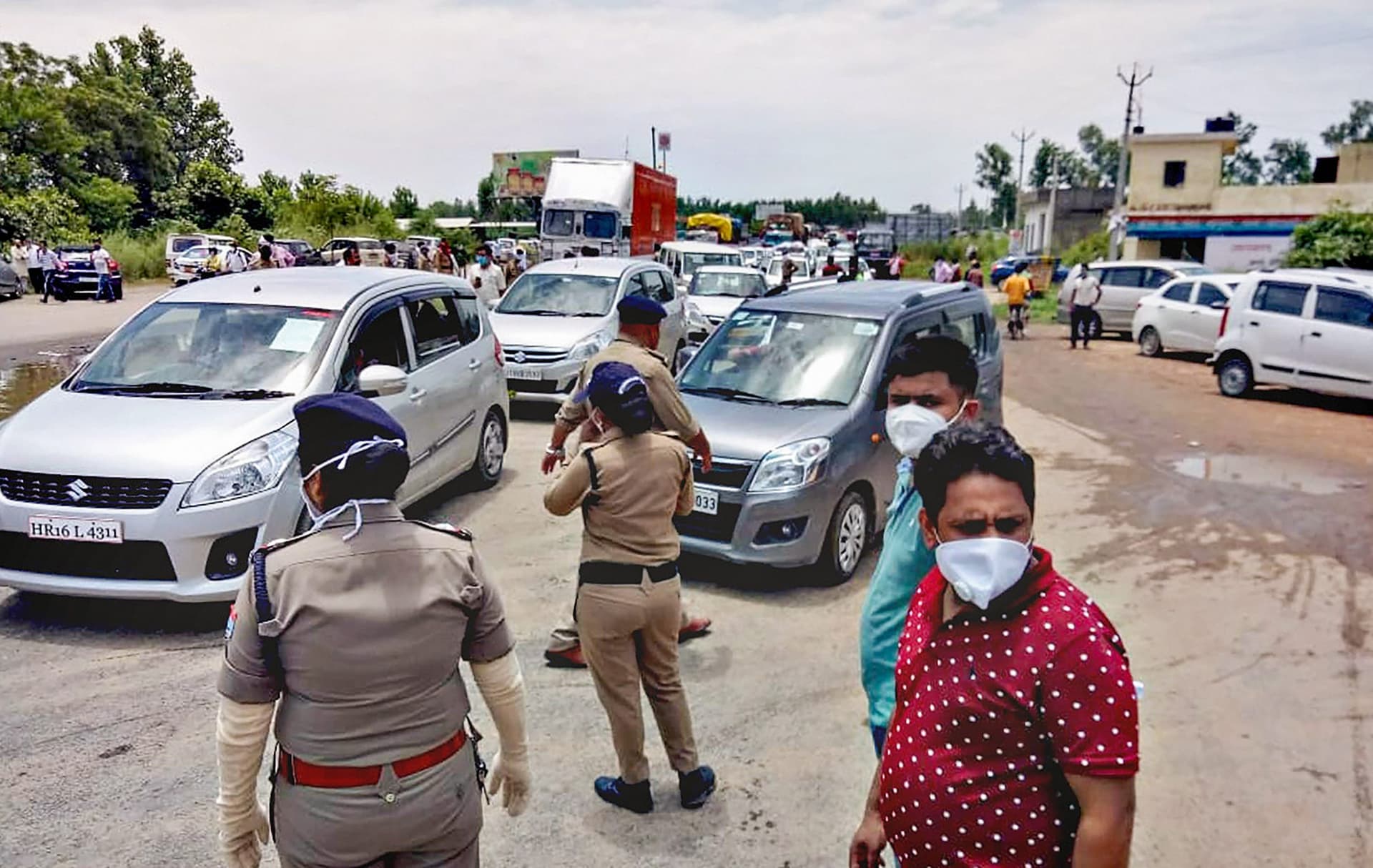 देश में फिर से Lockdown ! बिहार में लॉकडाउन की तैयारी, आज से इन शहरों में पाबंदियां लागू, जानें झारखंड का हाल