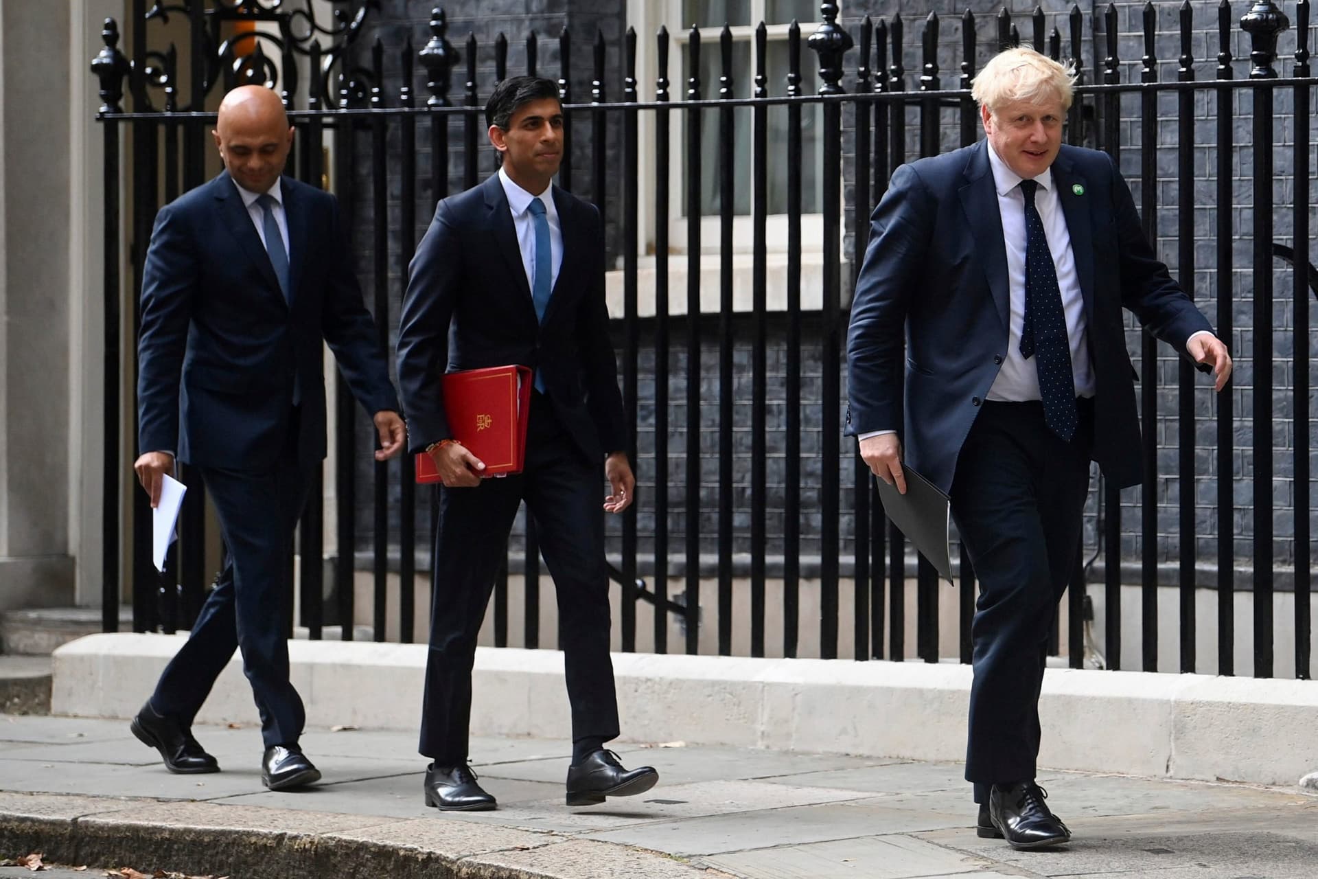 UK Crisis : ऋषि सुनक के सिर सजेगा ताज ? अर्थव्यवस्था की उथल-पुथल ने उलट दी ट्रस की कुर्सी