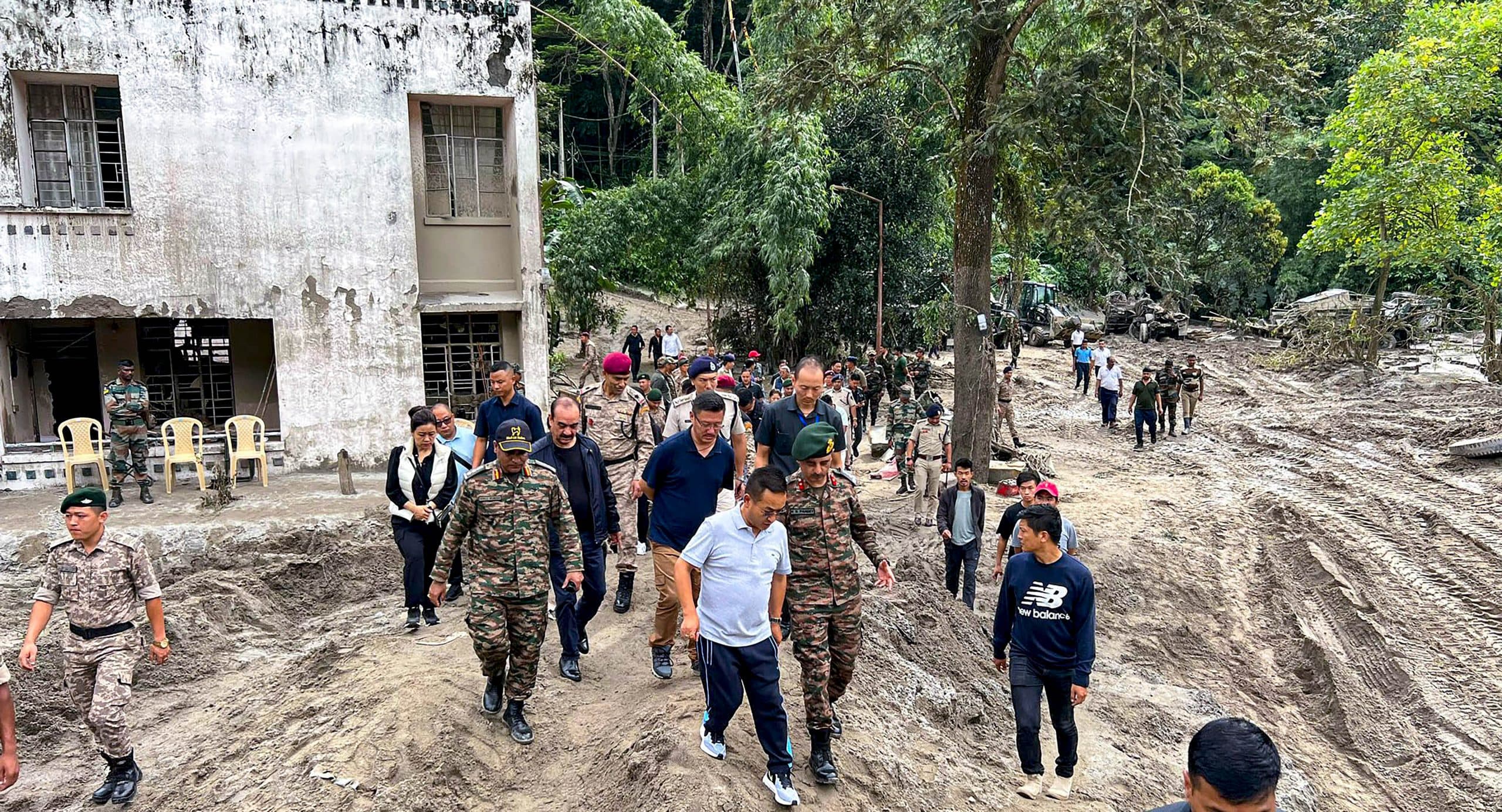 PHOTOS: तीन दिन से लापता 62 लोग जिंदा मिले, सिक्किम के सीएम ने खुद संभाली कमान