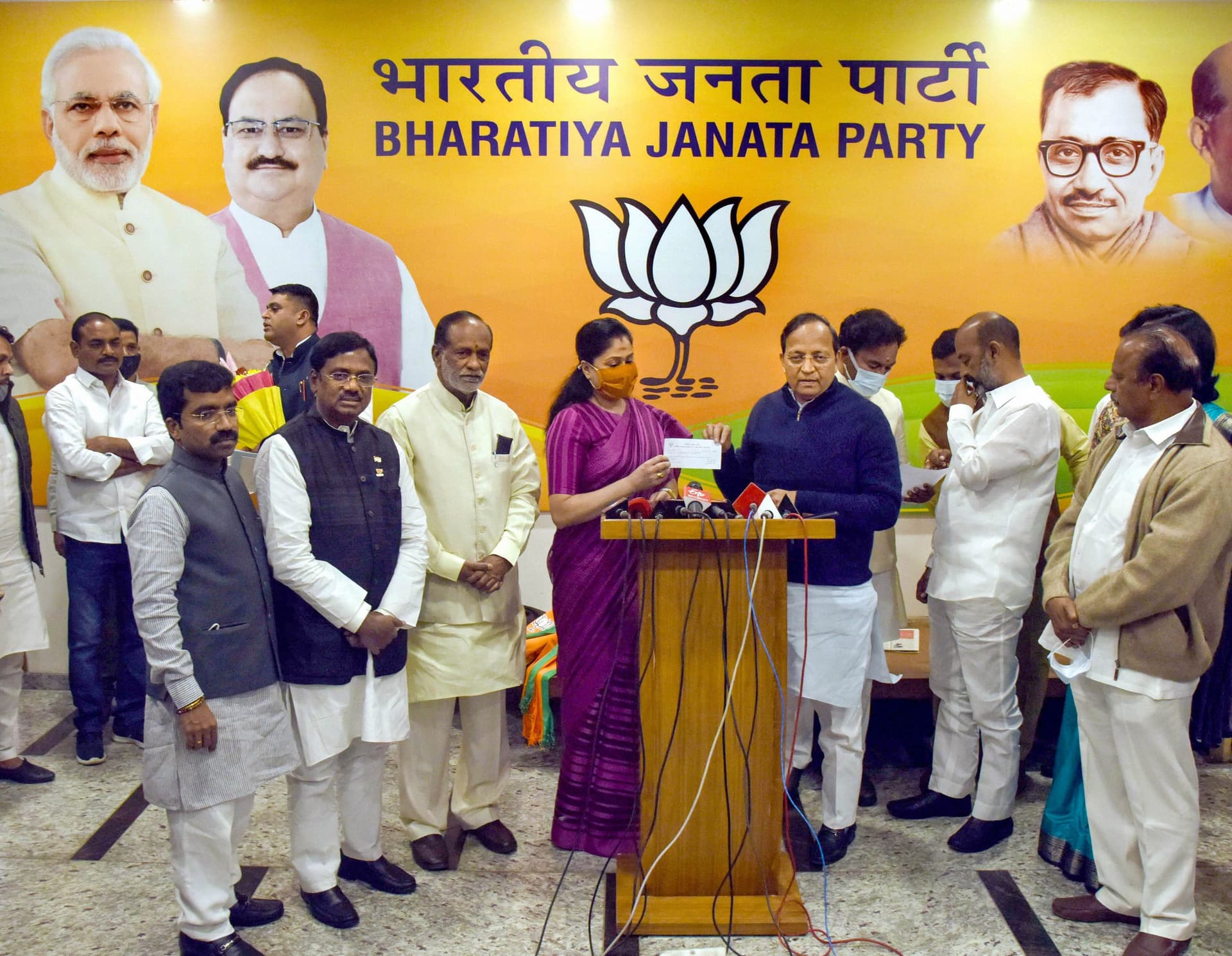 दक्षिण की 'अमिताभ' विजयशांति बीजेपी में शामिल, ऐसा रहा फिल्मों से राजनीति का सफर