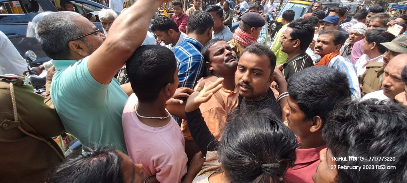 अररिया: उत्पाद विभाग के नशे में धुत चालक ने एक के बाद एक तीन गाड़ियों में मारी ठोकर, लोगों ने की जमकर पिटाई