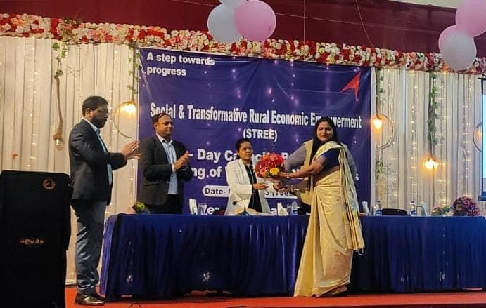 बोकारो : डीडीसी ने कहा बाजार की आवश्यकता अनुरूप फसल उत्पादों पर करें कार्य