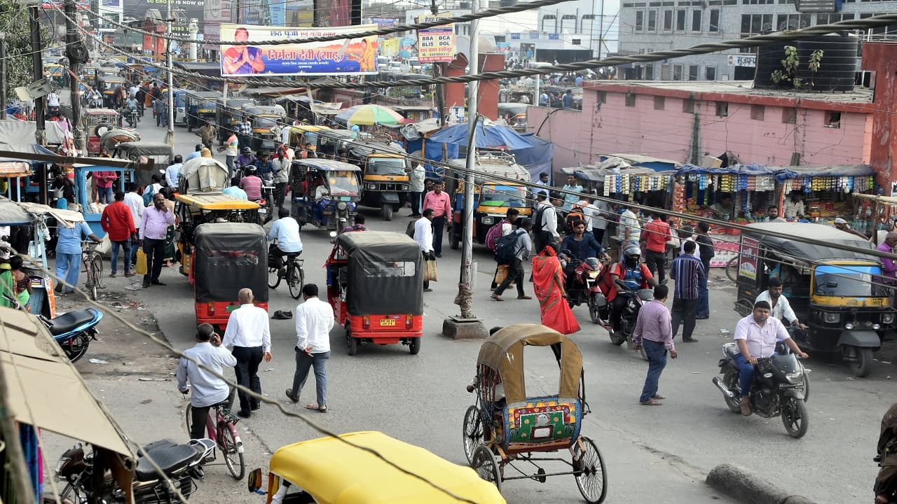 Muzaffarpur: अतिक्रमण की चपेट में पूरा शहर, नगर निगम की अनदेखी से आधी सड़क पर पसरा कब्जा