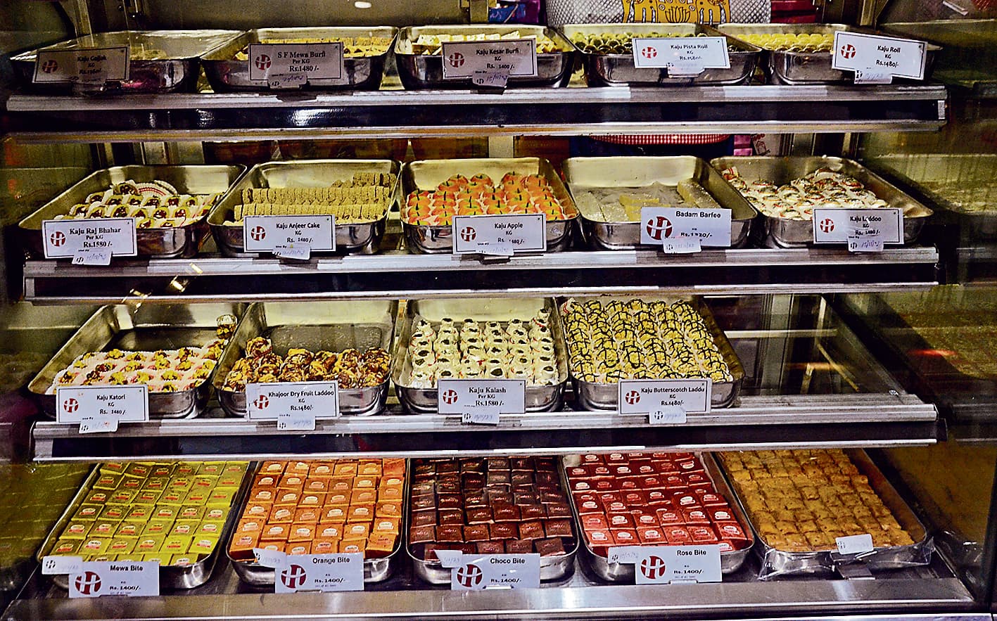 दिवाली के मौके पर पटना में बिक रही 51000 रुपये किलो वाली मिठाई, यह है इसकी खासियत