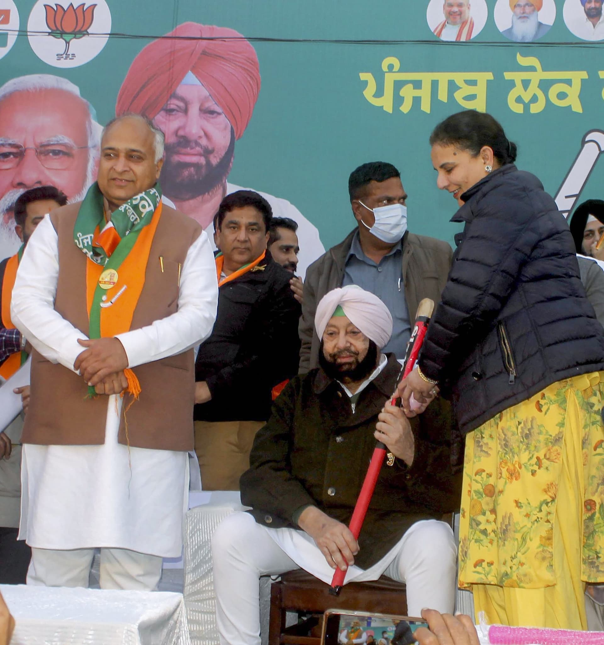 Punjab Election 2022 : ‘मेरे पिता फिर से चुनाव जीतेंगे’, अमरिंदर सिंह की बेटी ने कही ये बात