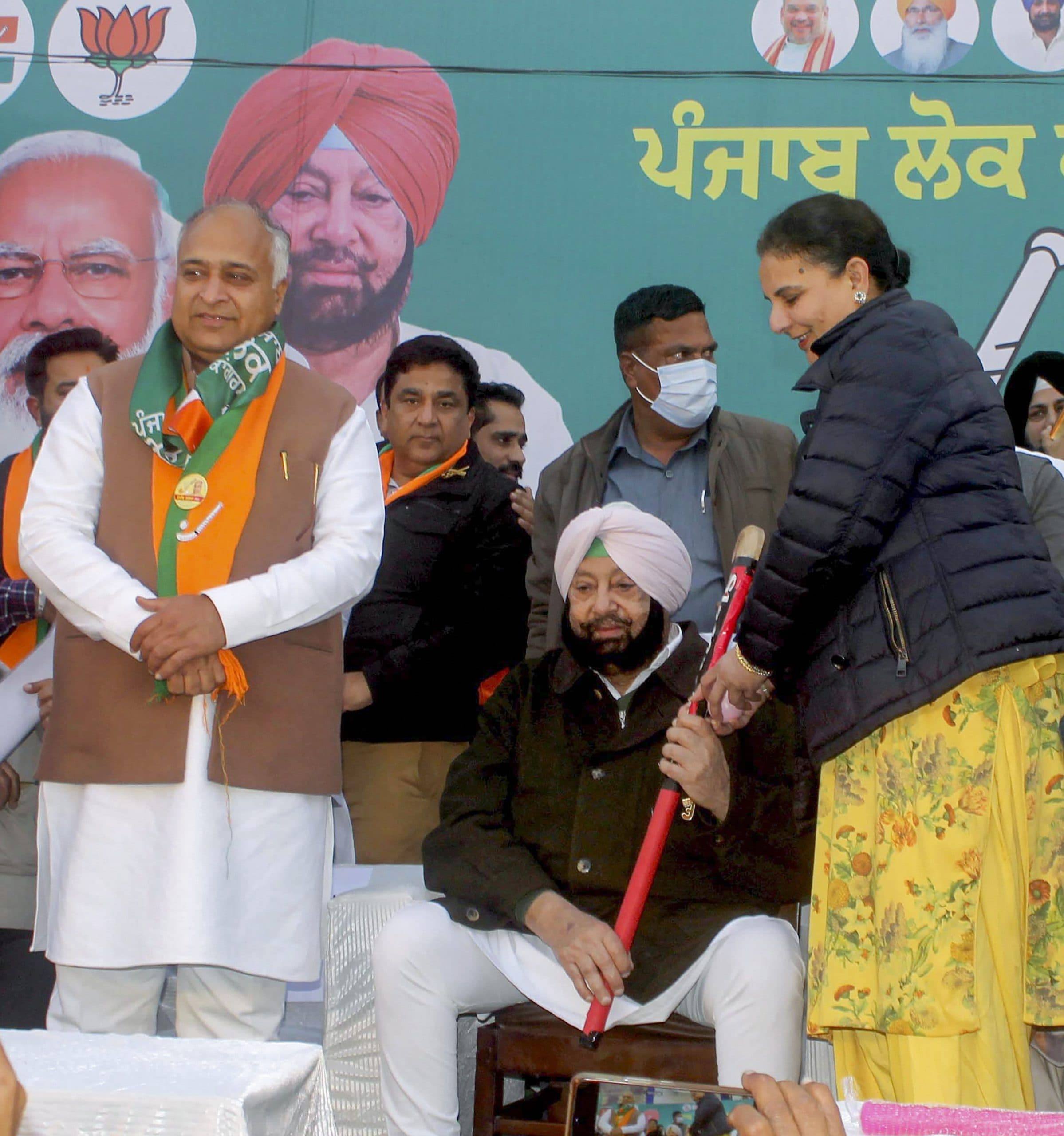 Punjab Election 2022 : 'मेरे पिता फिर से चुनाव जीतेंगे', अमरिंदर सिंह की बेटी ने कही ये बात