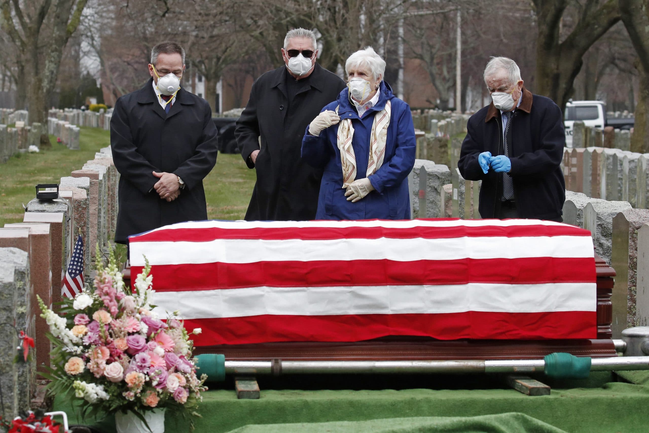 Coronavirus in US :24 घंटे में 1920 की मौत, अमेरिका का हाल बेहाल