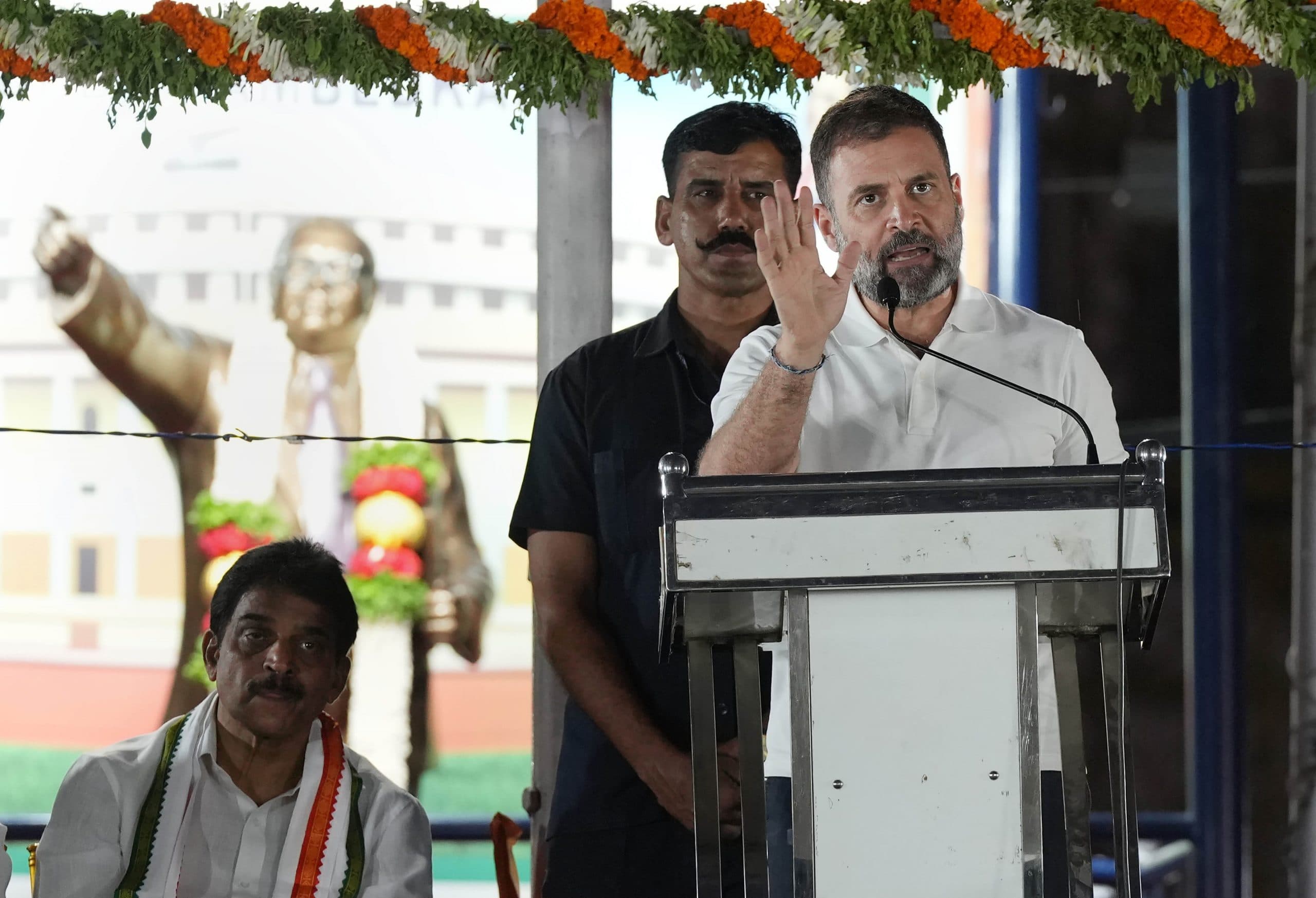 कर्नाटक चुनाव में राहुल गांधी का अनोखा अंदाज, डिलीवरी पार्टनर्स के साथ लिया मसाला डोसा का आनंद, पी कॉफी