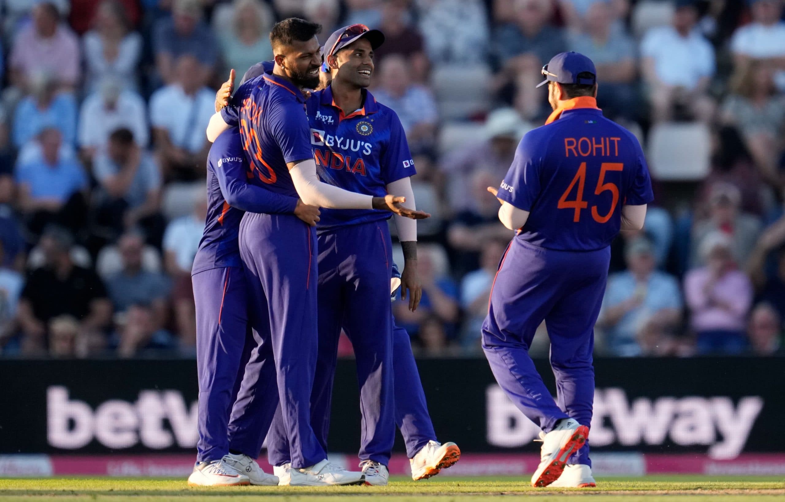 ENG vs IND T20: इंग्लैंड के खिलाफ ऐसा होगा भारत का प्लेइंग XI, कार्तिक-पंत में किसको मिलेगा मौका
