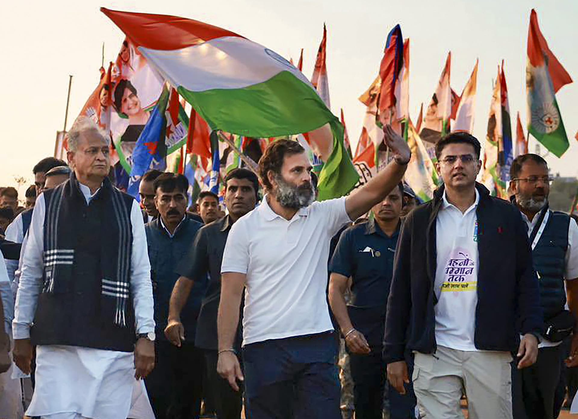 राजस्थान में कौन होगा कांग्रेस की ओर से सीएम का चेहरा ? राहुल गांधी ने दिया ये जवाब राजस्थान में कौन होगा कांग्रेस की ओर से सीएम का चेहरा ? राहुल गांधी ने दिया ये जवाब