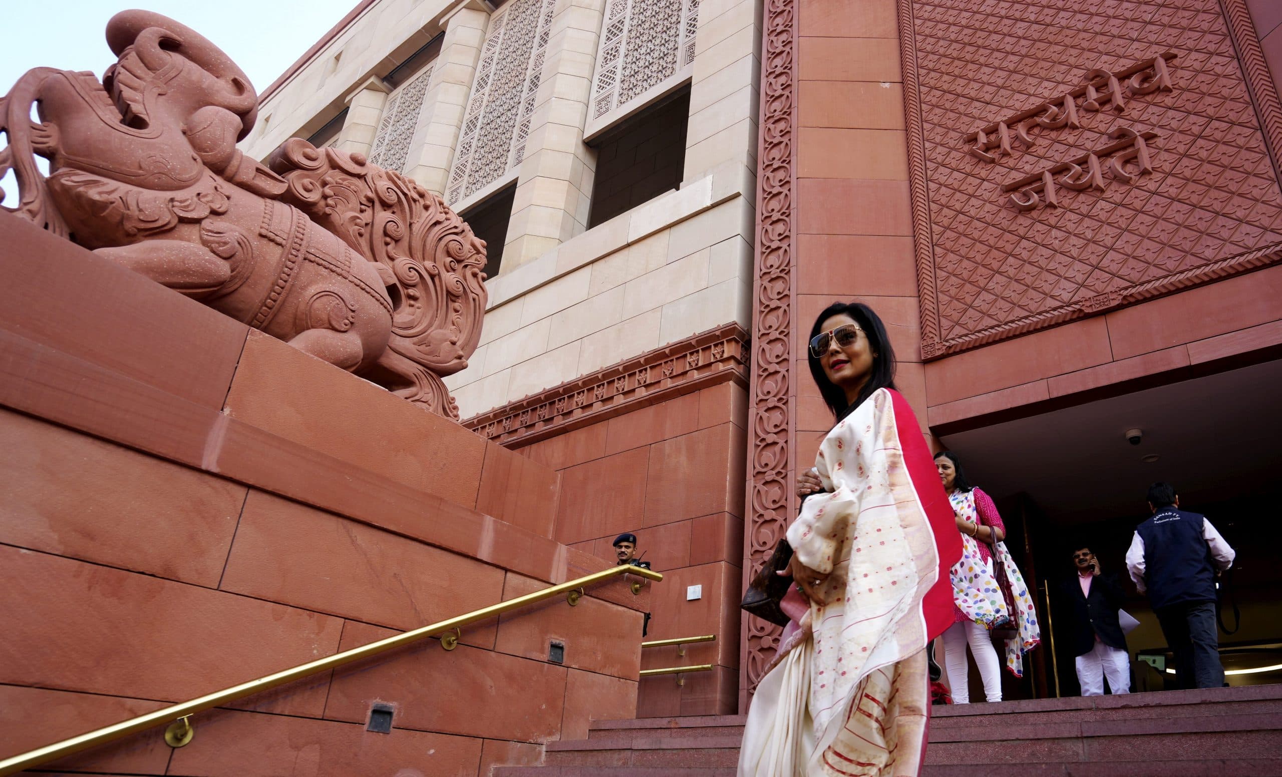 'संविधान को धोखा दिया गया', महुआ मोइत्रा की संसद सदस्यता जाने पर बोलीं ममता बनर्जी