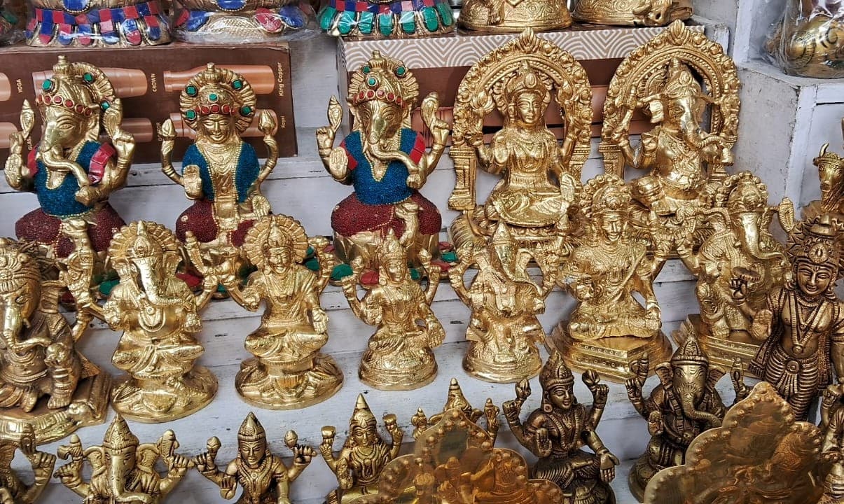 जमशेदपुर : लक्ष्मी-गणेश मूर्तियों से सज गया बाजार, 100 से लेकर 10,000 तक में मिल रही मूर्तियां