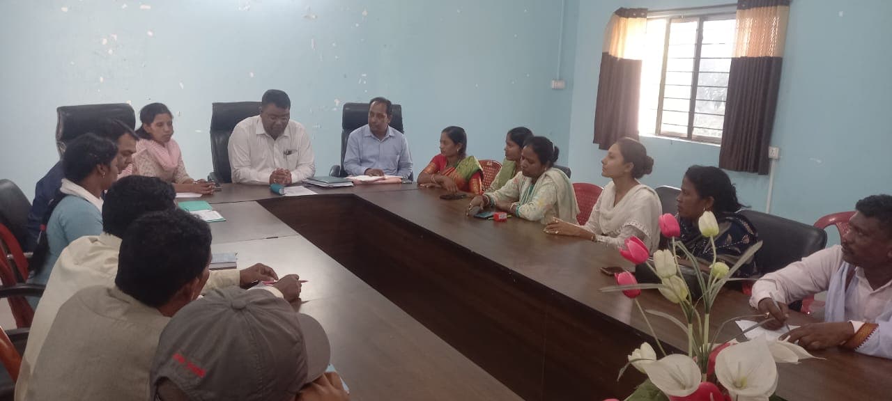 आपकी योजना, आपकी सरकार, आपके द्वार को लेकर खरसावां में बैठक