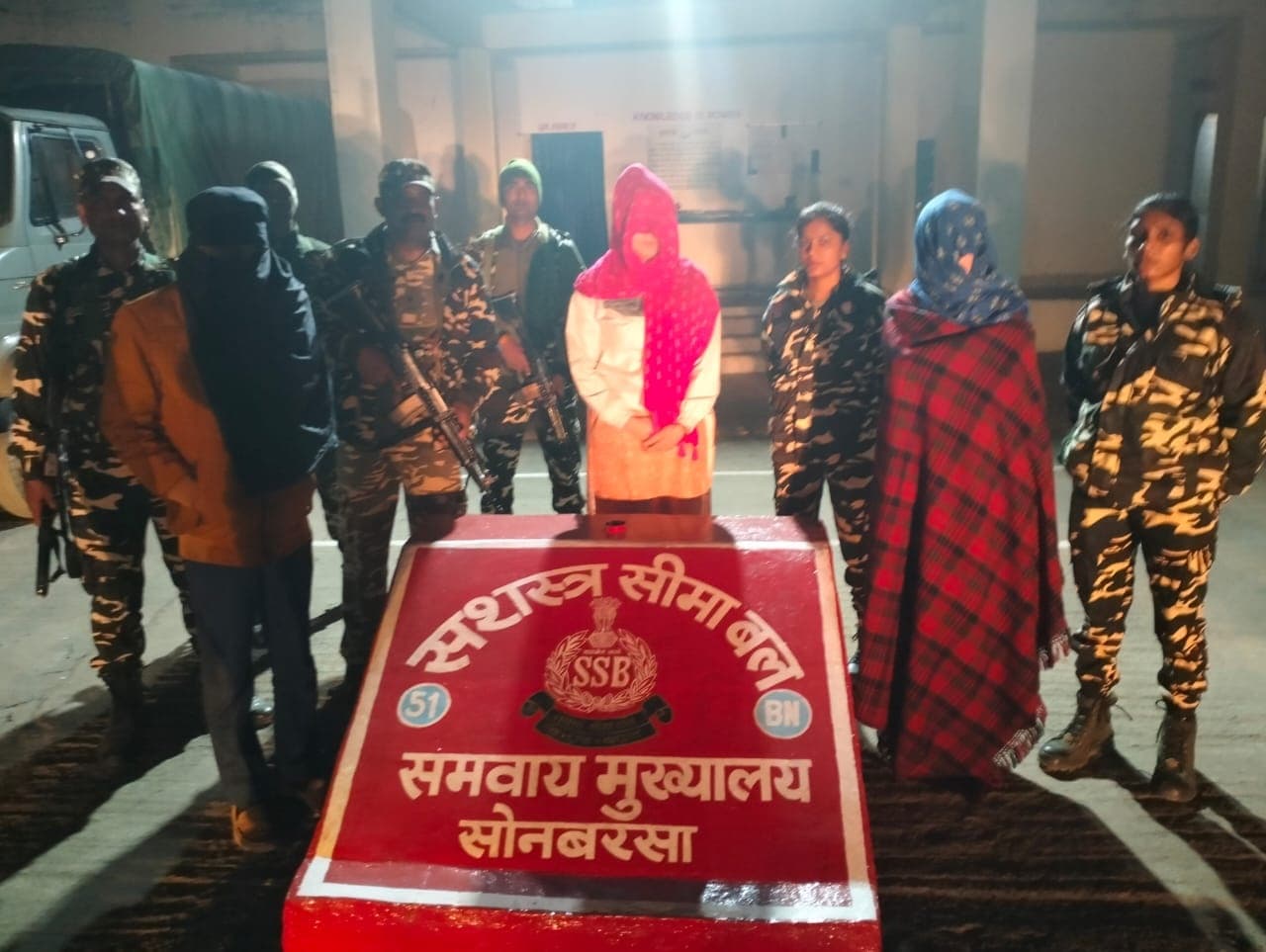 बिहार के सीतामढ़ी से उज्बेकिस्तान की दो महिलाएं एक भारतीय युवक के साथ गिरफ्तार...