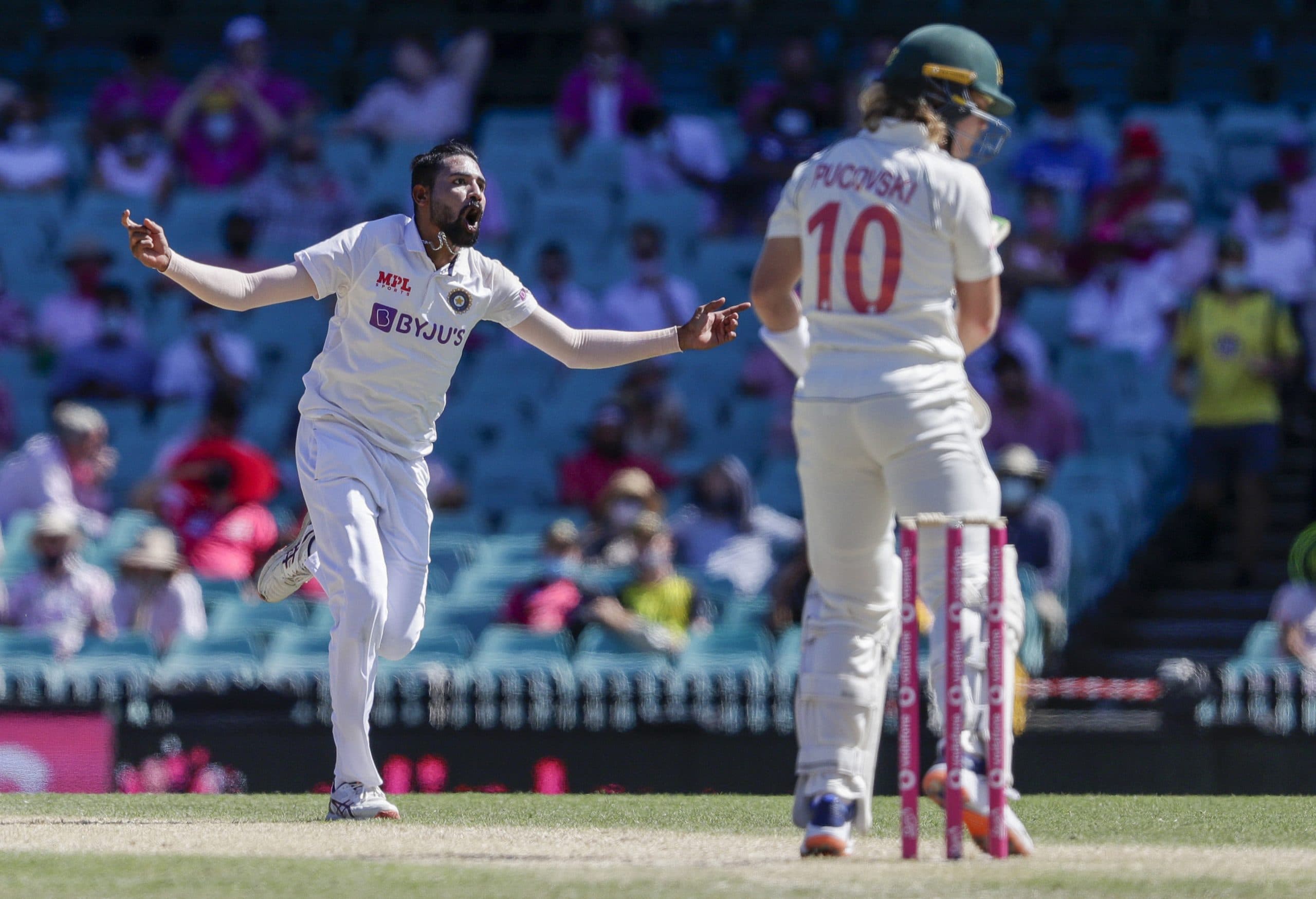 IND Vs AUS 3rd Test: सिडनी में सिराज पर भद्दे कमेंट पर भड़के पूर्व भारतीय खिलाड़ी, हरभजन ने खोले पुराने राज तो सहवाग ने कही ये बात