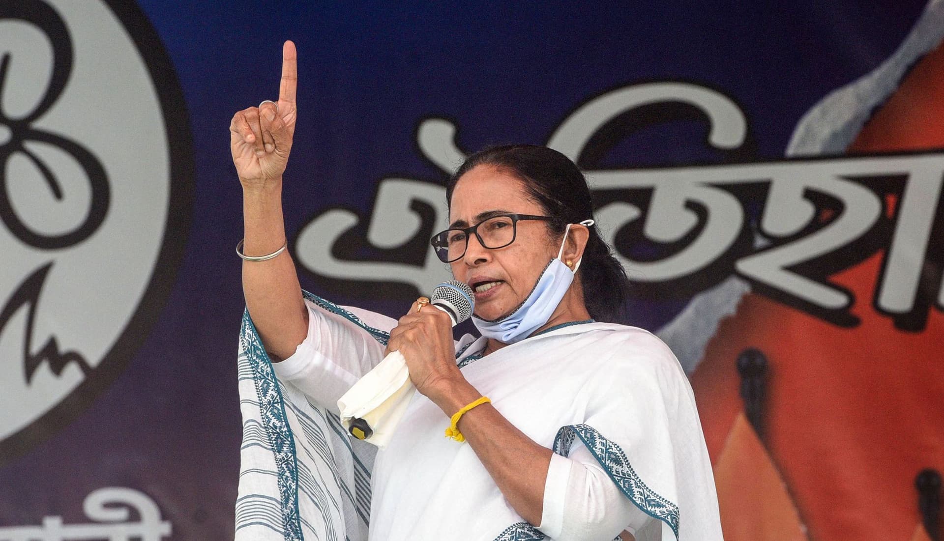 एक साथ 5 सीट पर चुनाव लड़ेंगी ममता बनर्जी, भाजपा की चुनौती पर तृणमूल नेता ने किया पलटवार एक साथ 5 सीट पर चुनाव लड़ेंगी ममता बनर्जी, भाजपा की चुनौती पर तृणमूल नेता ने किया पलटवार