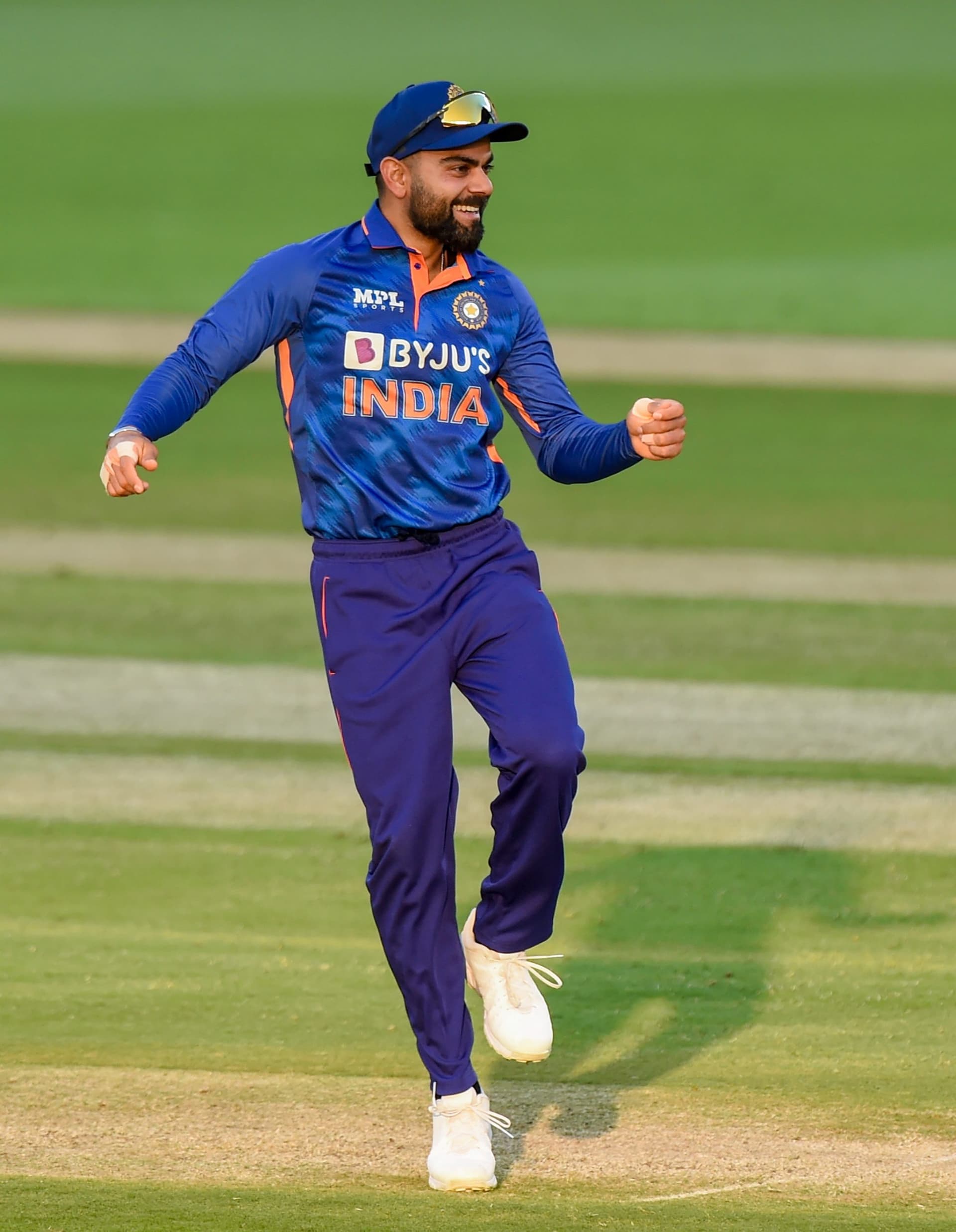 IND vs WI 2nd ODI: विराट कोहली का मैदान पर गजब का डांस क्या देखा आपने IND vs WI 2nd ODI: विराट कोहली का मैदान पर गजब का डांस क्या देखा आपने