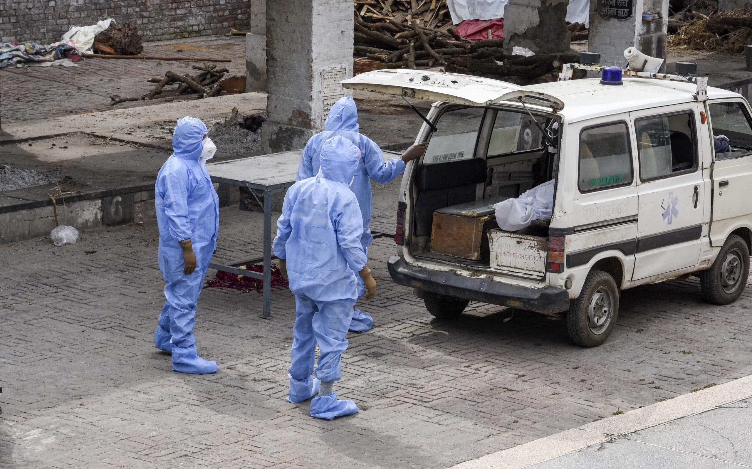 Coronavirus Outbreak : भारत में 1 से 5 हजार के पार कैसे पहुंचा कोरोना संक्रमण, ग्राफ से समझें