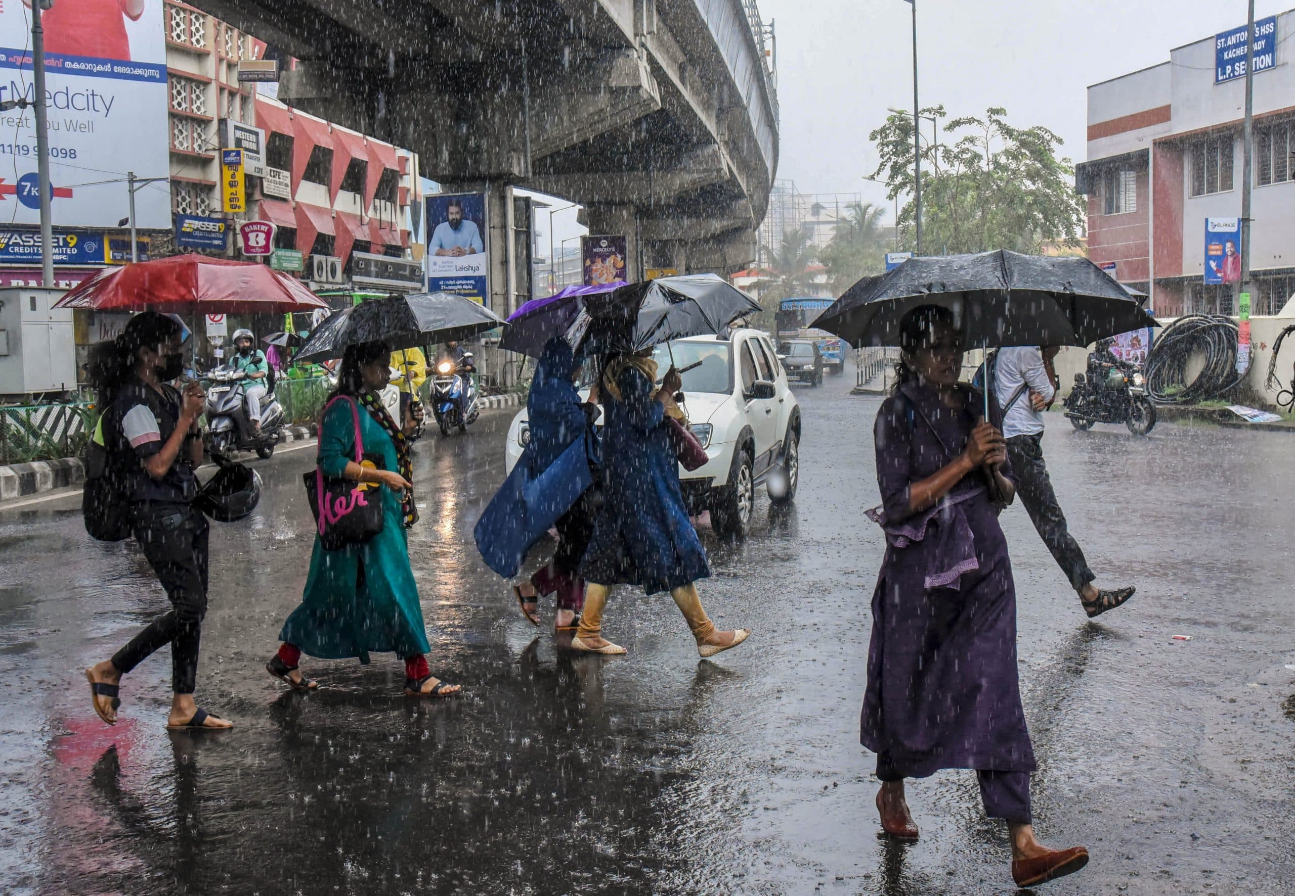 Monsoon Updates: बिहार और झारखंड में मानसून की इंट्री, जानें यूपी-दिल्ली का हाल
