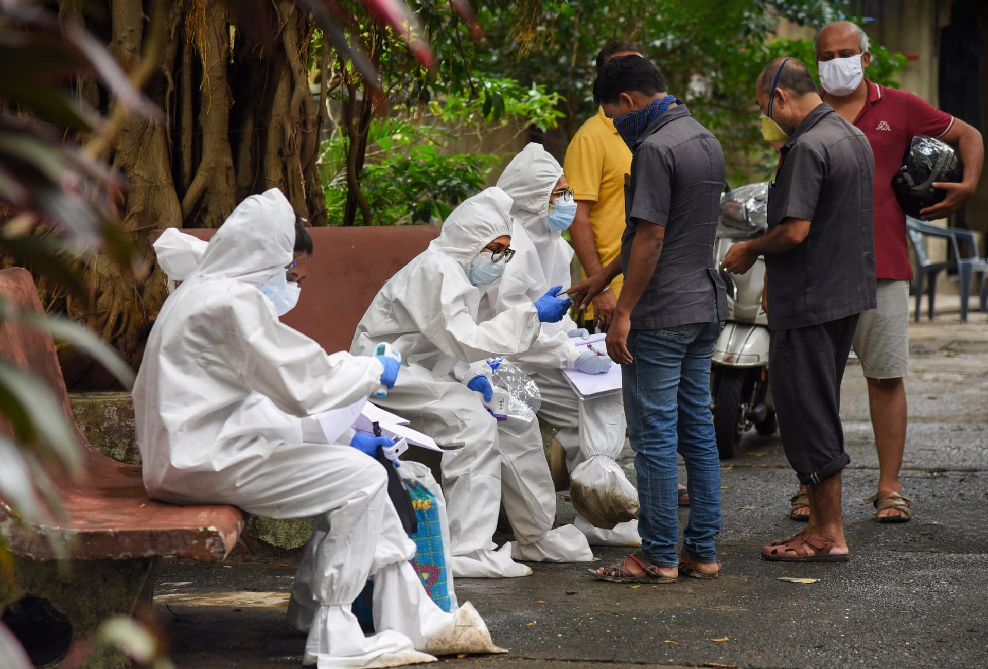 Coronavirus Update: महाराष्ट्र में कोरोना के 7924 नये मामले, एक दिन में 227 लोगों की मौत