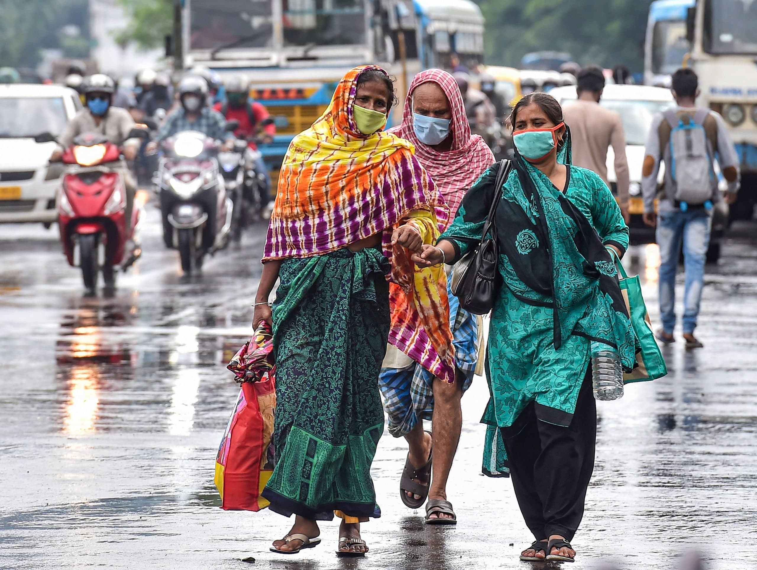 साप्ताहिक लॉकडाउन से भी बंगाल में कोरोना से राहत नहीं, अगस्त में 25366 संक्रमित, 478 लोगों की मौत
