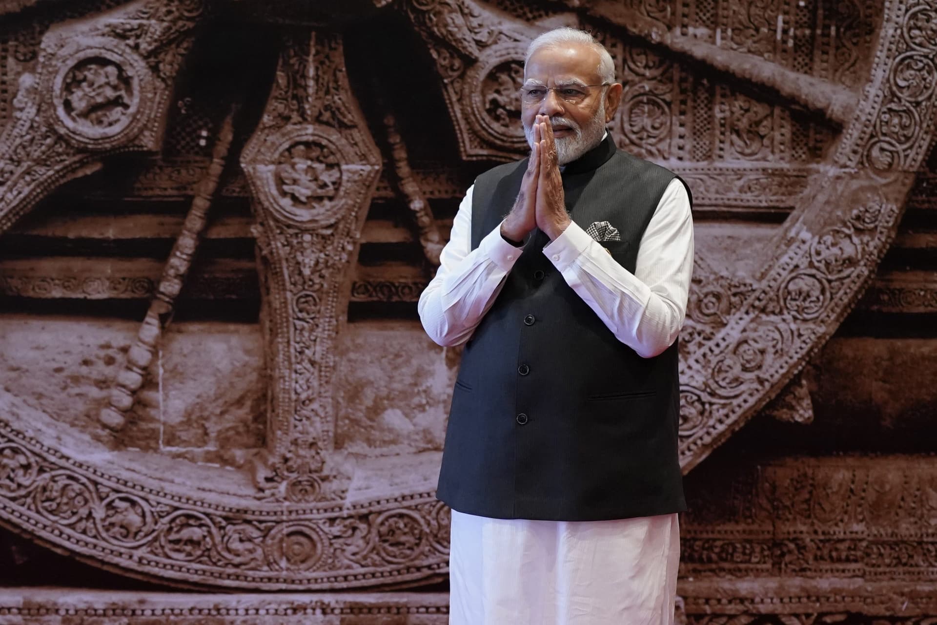 जी20 शिखर सम्मेलन : कुछ इस अंदाज में पीएम मोदी ने किया आयोजन स्थल पर मेहमानों का स्वागत, देखें तस्वीर