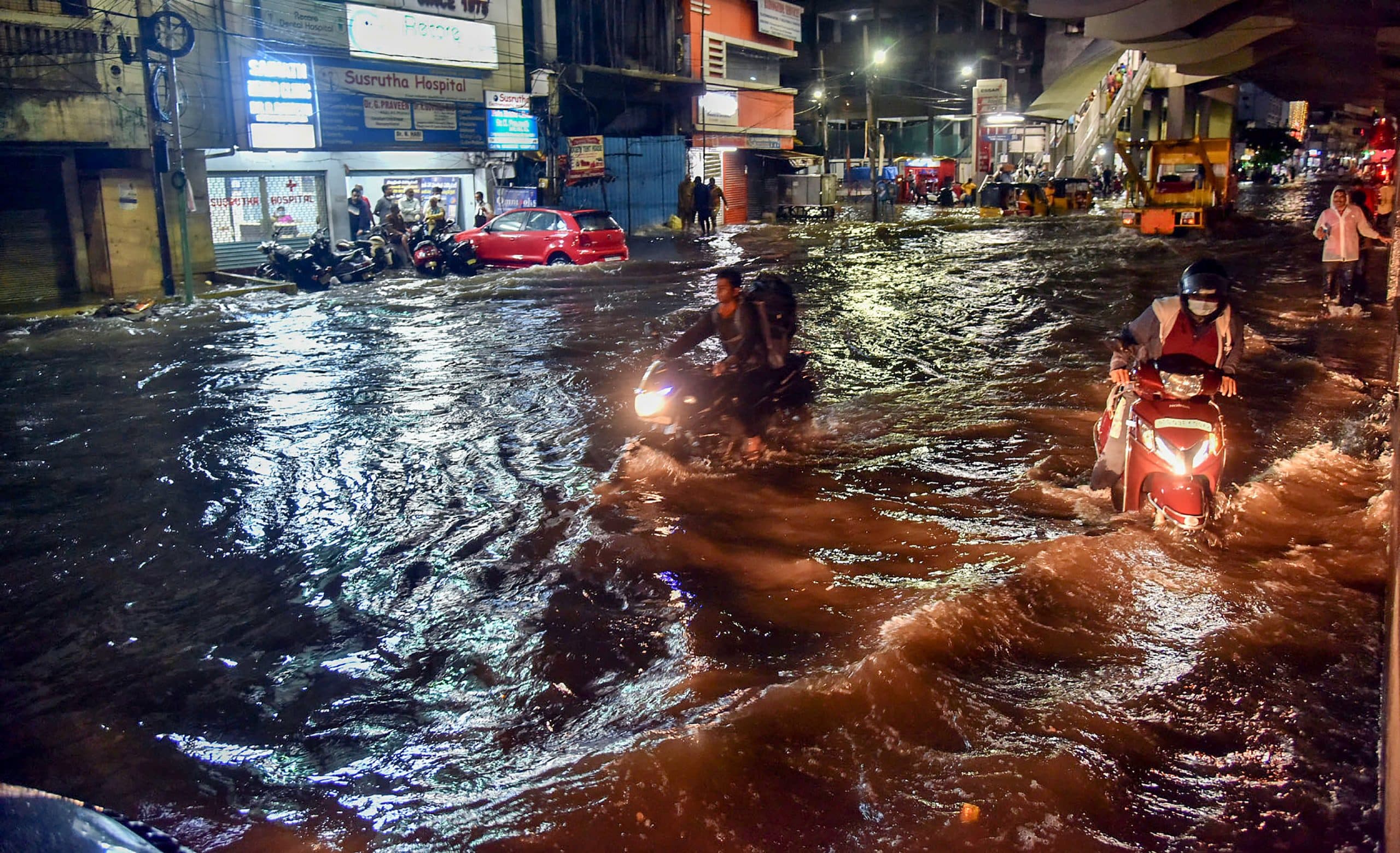 Weather Alert: हैदराबाद में भारी बारिश के बाद अब केरल की बारी, 7 जिलों के लिए मौसम विभाग का ऑरेंज अलर्ट