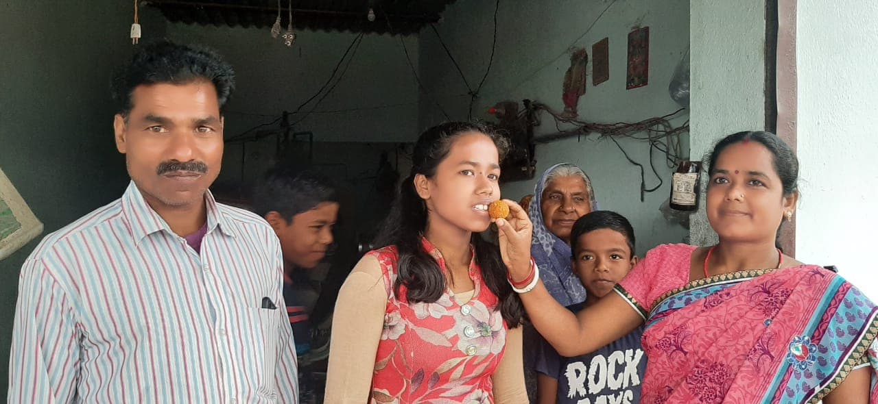 JAC 10th Result 2020: आईएएस और डॉक्टर बनना चाहती हैं खूंटी की टॉपर बेटियां