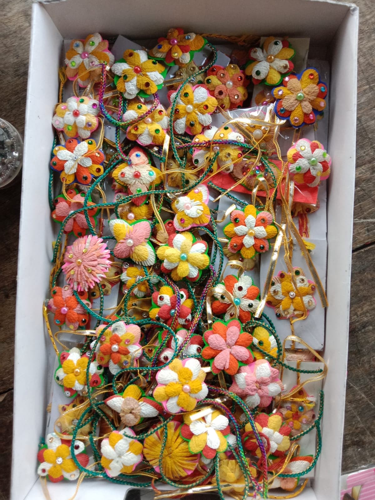 Raksha Bandhan 2021 : बिहार में जीविका की दीदियां कोकुन से बना रहीं इको फ्रेंडली और बायोडिग्रेडेबल राखियां