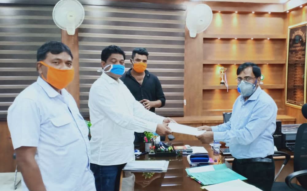 विधायक भूषण बाड़ा ने 200 प्रवासी मजदूरों की सूची डीडीसी को सौंपी, खाते में भेजे जायेंगे 2000 रुपये