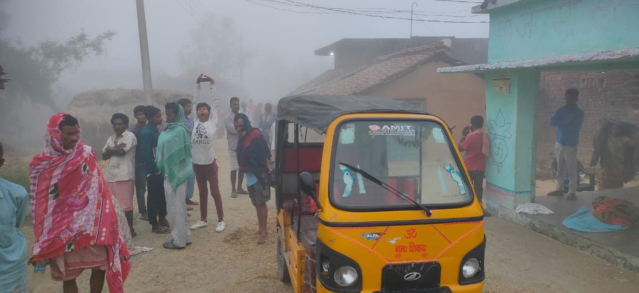 बिहार के बांका में चौपाल पर सो रहे व्यक्ति की हत्या, अपराधियों ने पहले गोदा चाकू, फिर फायरिंग की