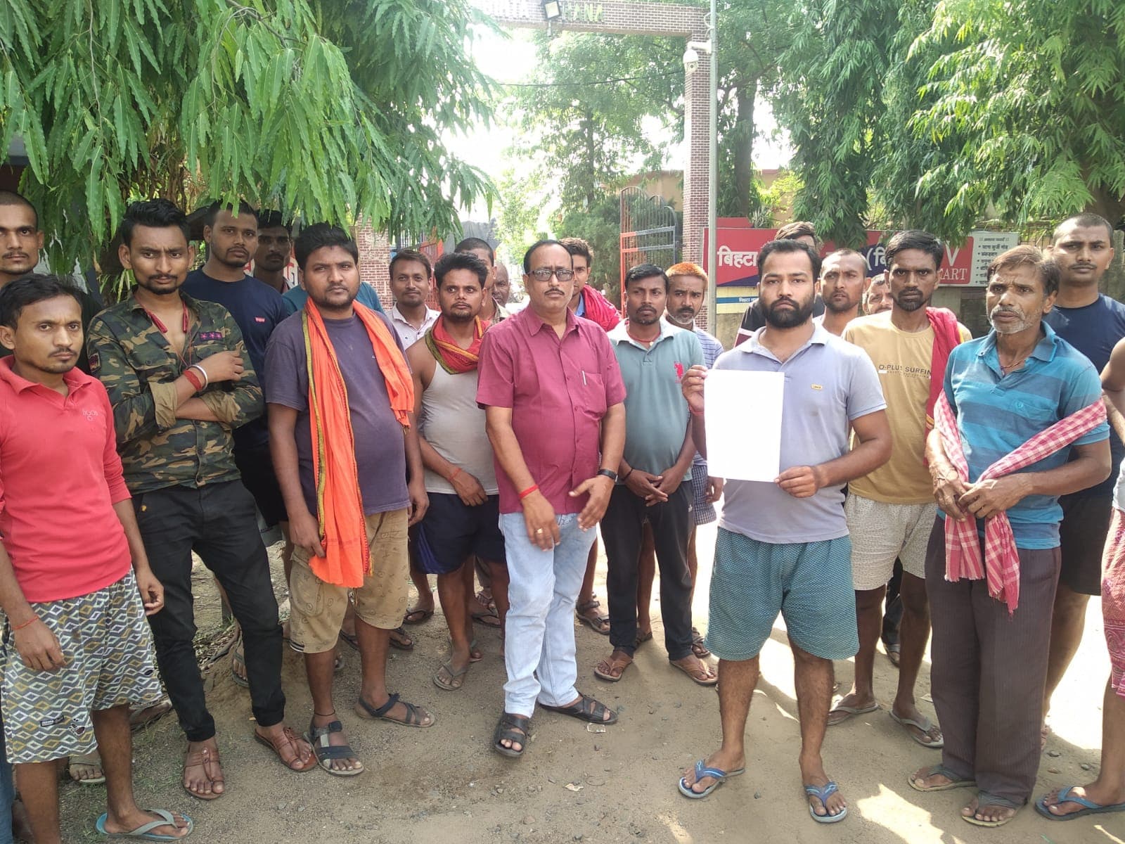 पटना में पकड़ा गया स्मैक कारोबारी, लोगों ने किया पुलिस के हवाले, जांच में जुटी पुलिस