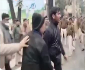 नीतीश कुमार के सामने युवक करने लगा आत्मदाह, पुलिस ने पकड़ा, सीतामढ़ी में समाधान यात्रा के दौरान हुई घटना