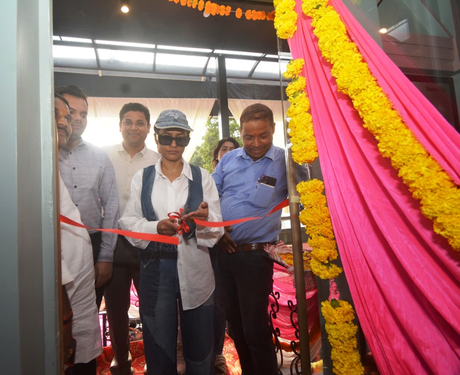 लखनऊ के चारबाग रेलवे स्टेशन पर' रेस्टोरेंट ऑन व्हील्स ' शुरू, रेल रेस्टोरेंट में मुफ्त वाई-फाई की सुविधा