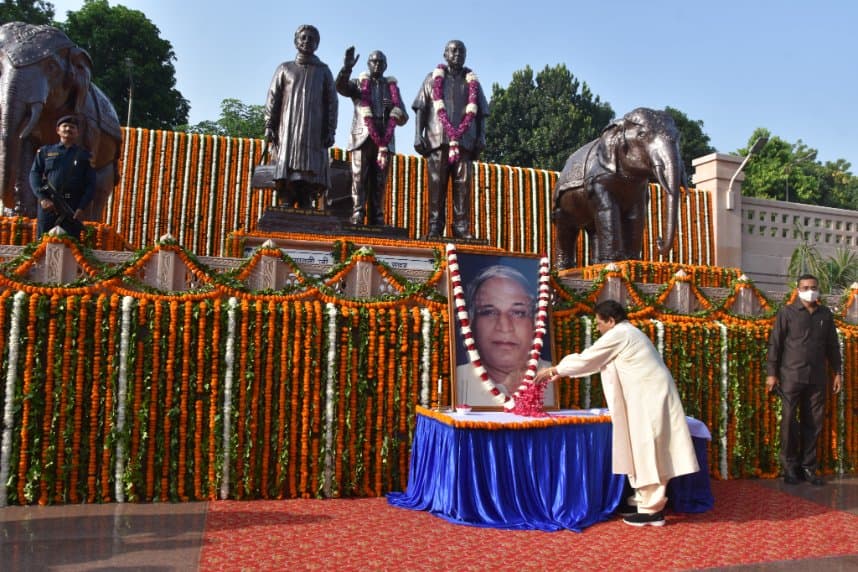 मायावती ने बामसेफ, डीएस और बसपा के संघर्ष का प्रतीक कांशीराम को उनकी पुण्यतिथि पर ऐसे किया याद  , देखें..