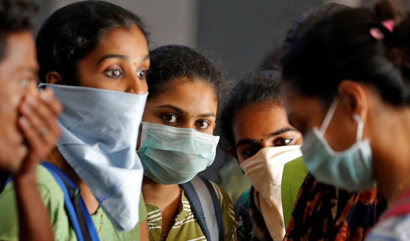 Coronavirus Outbreak: जानिए कैसे एक संक्रमित इंसान 50000 लोगों को बांट सकता है कोरोना वायरस