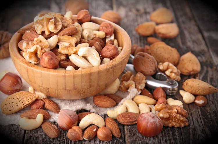 Corona: सावधान ! इन खाद्य पदार्थों से कम हो रहा आपका Immune System, आज ही छोड़ें