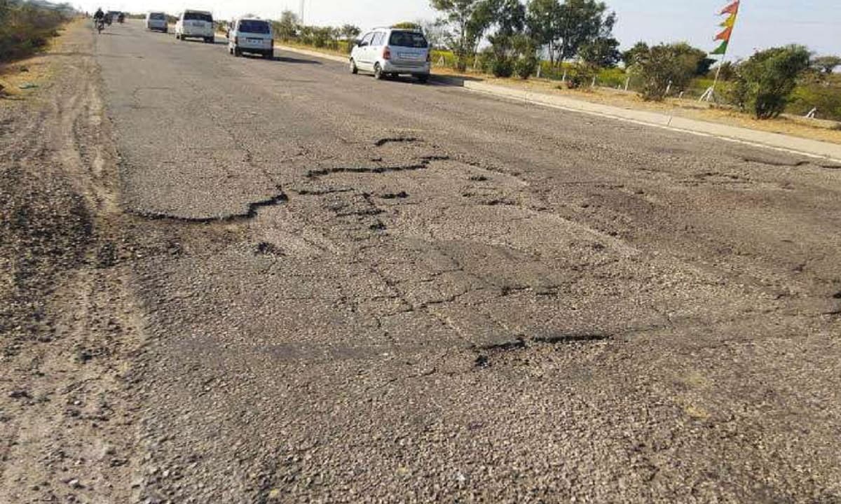 Bihar News: कार्यपालक अभियंताओं को विभाग का निर्देश, 60 दिनों में सड़कों की मरम्मत नहीं तो होगी कार्रवाई