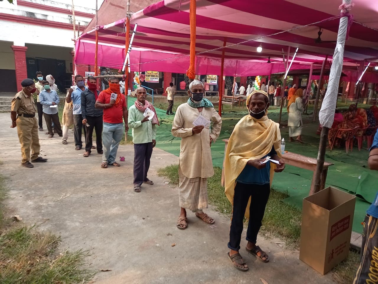 Motihari, Bihar Vidhan Sabha Chunav 2020 Live Update: पत्रकार रवीश कुमार के भाई ब्रजेश पांडेय की सीट पर मतदान खत्म, जानिए मोतिहारी के अन्य सीटों का क्या है हाल