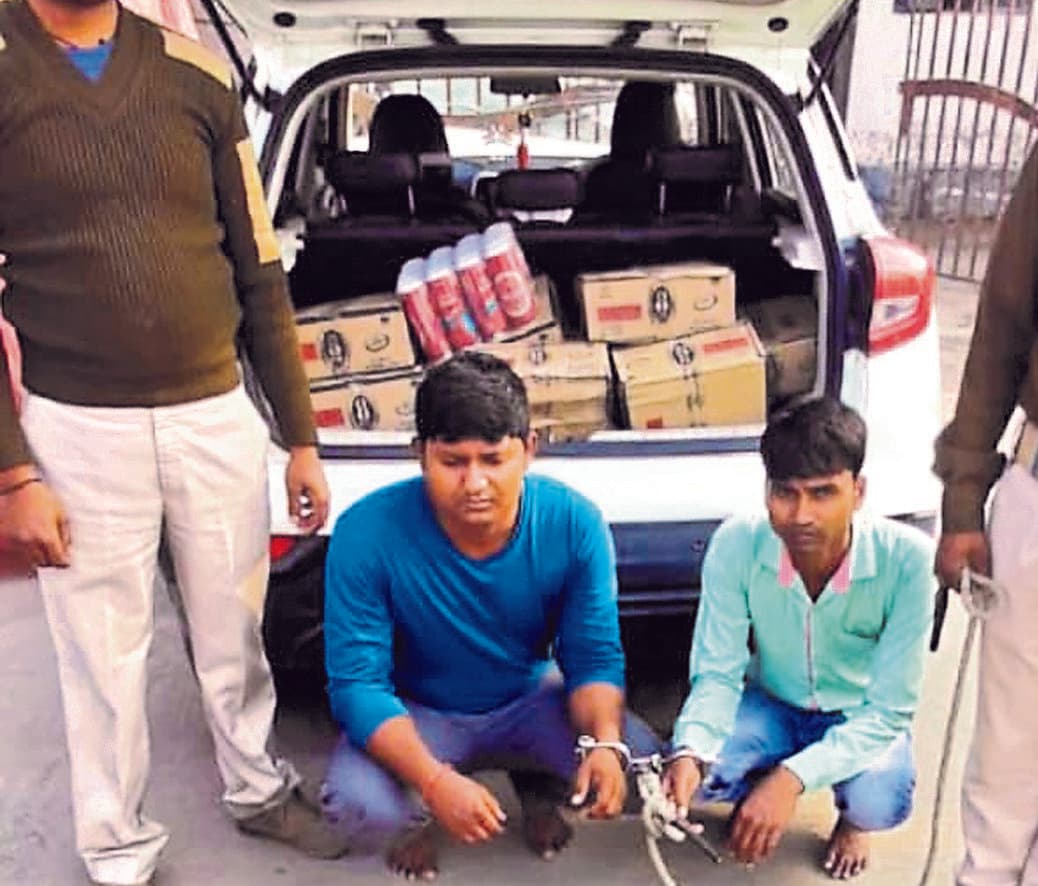 यूपी से मुजफ्फरपुर आ रही SUV कार से विदेशी शराब की बड़ी खेप जब्त, होली में था खपाने का प्रयास