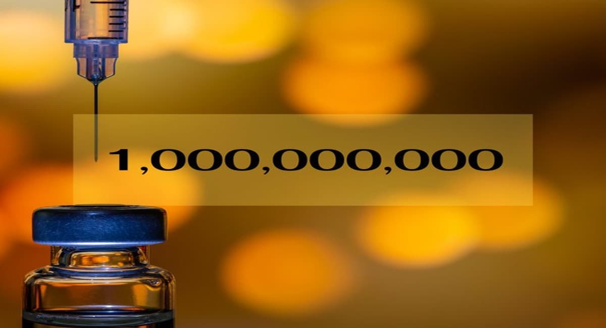 भारत ने रच दिया नया इतिहास, लगा दी गई कोरोना वैक्सीन की 100 करोड़वीं डोज, पीएम मोदी पहुंचे आरएमएल अस्पताल भारत ने रच दिया नया इतिहास, लगा दी गई कोरोना वैक्सीन की 100 करोड़वीं डोज, पीएम मोदी पहुंचे आरएमएल अस्पताल